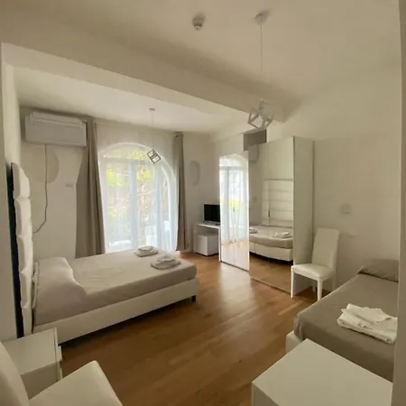Отель Artemide Mare 3*