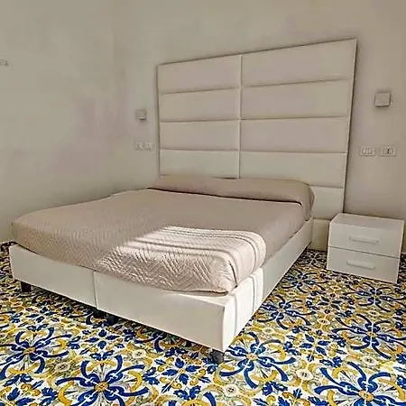 Artemide Mare فندق بييسْتوم